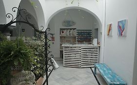 Wake Up In Tarifa Hostel & Restaurant Lounge